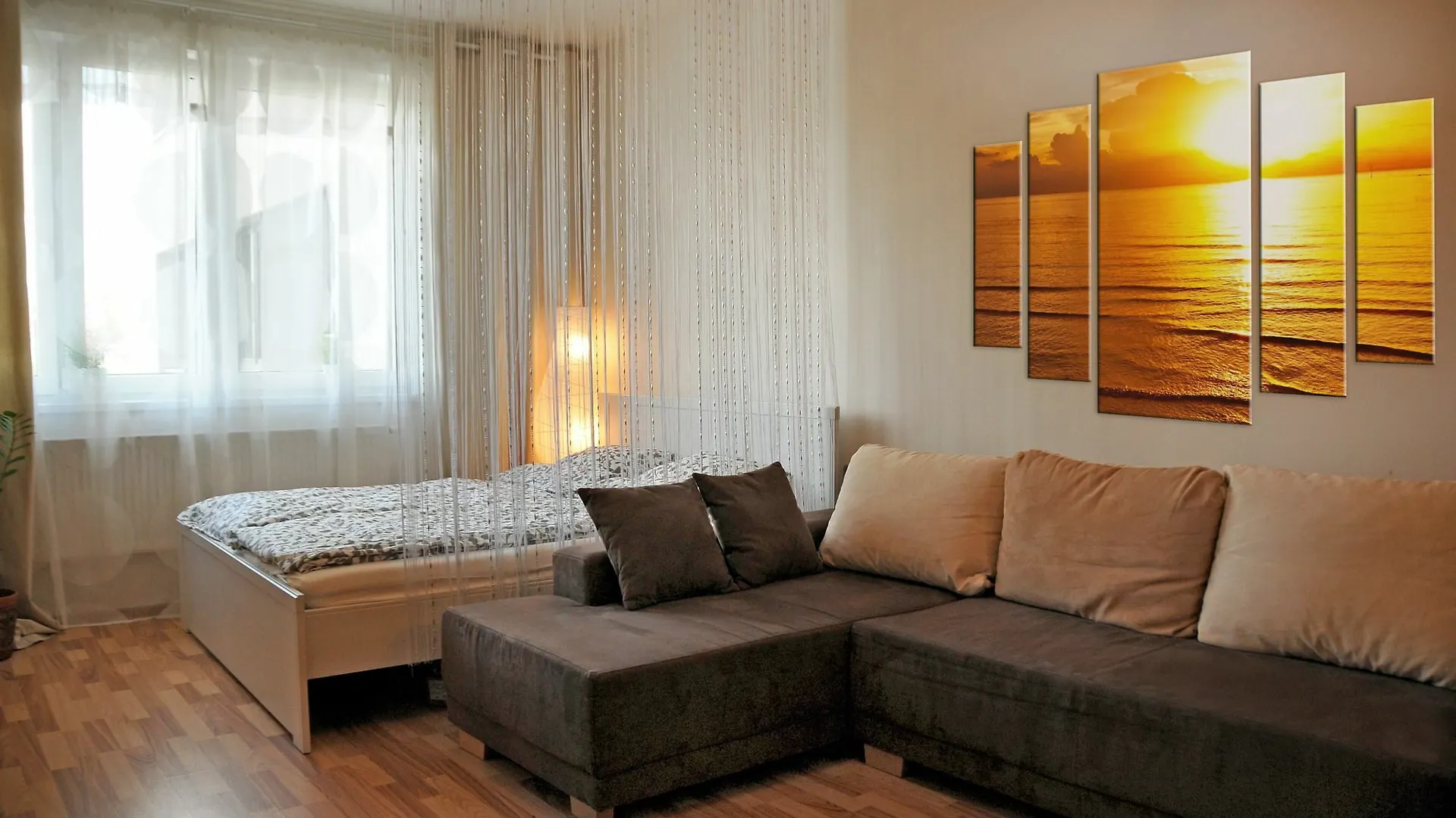 Homeroomsprague Apartment