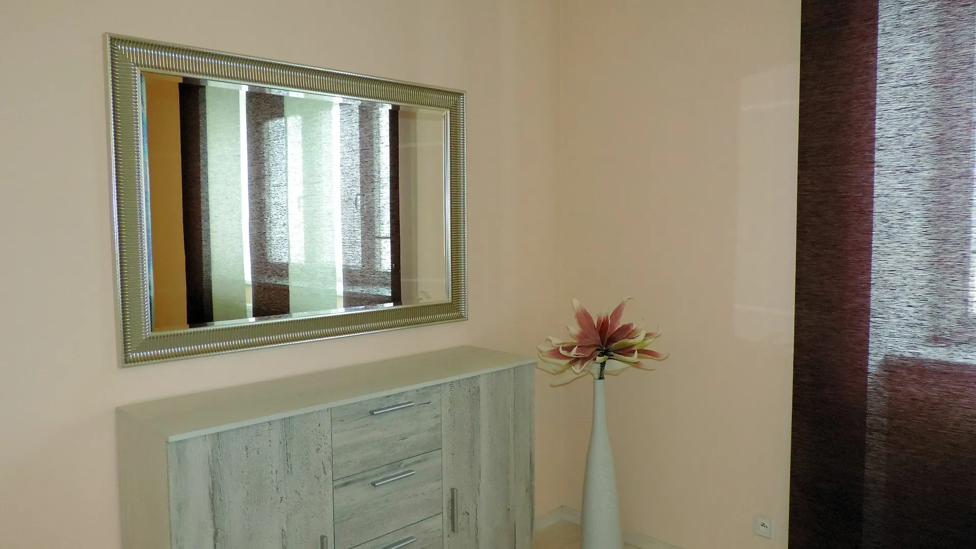 Homeroomsprague Apartment